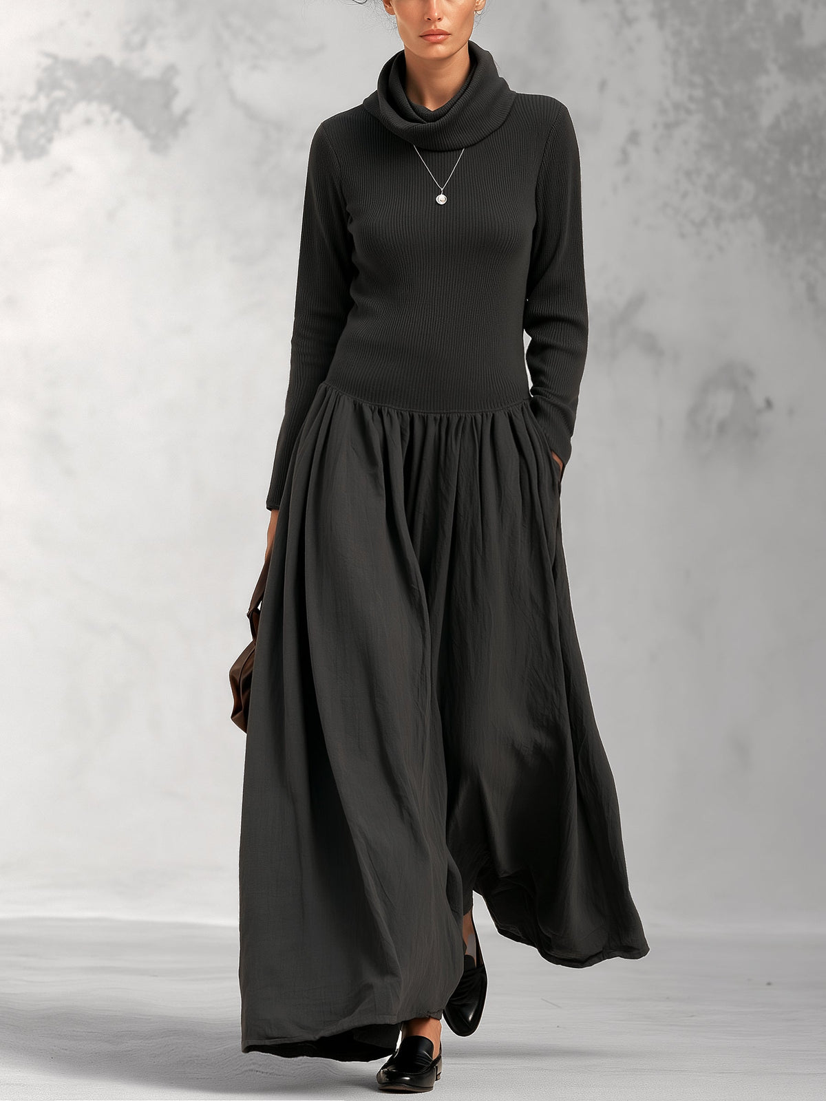 Robe Longue en Maille Grise à Col Roulé et Jupe Large Drapée