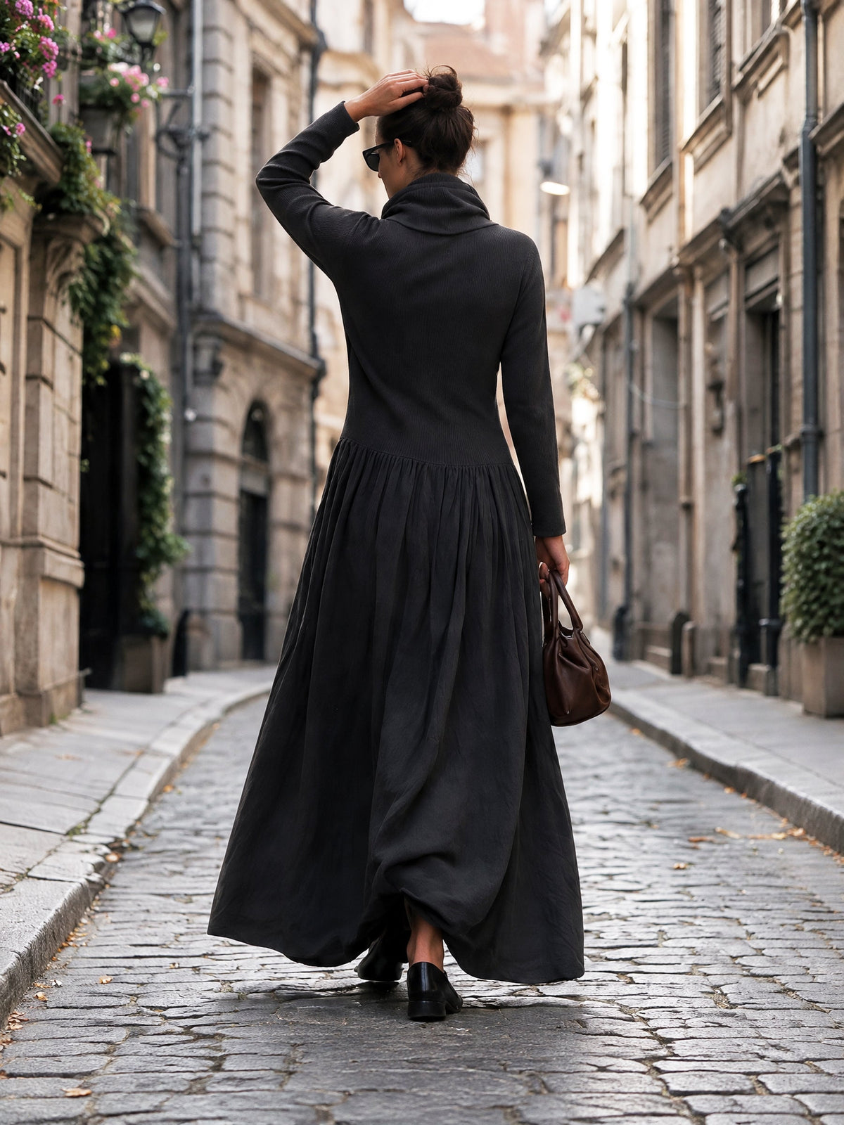 Robe Longue en Maille Grise à Col Roulé et Jupe Large Drapée