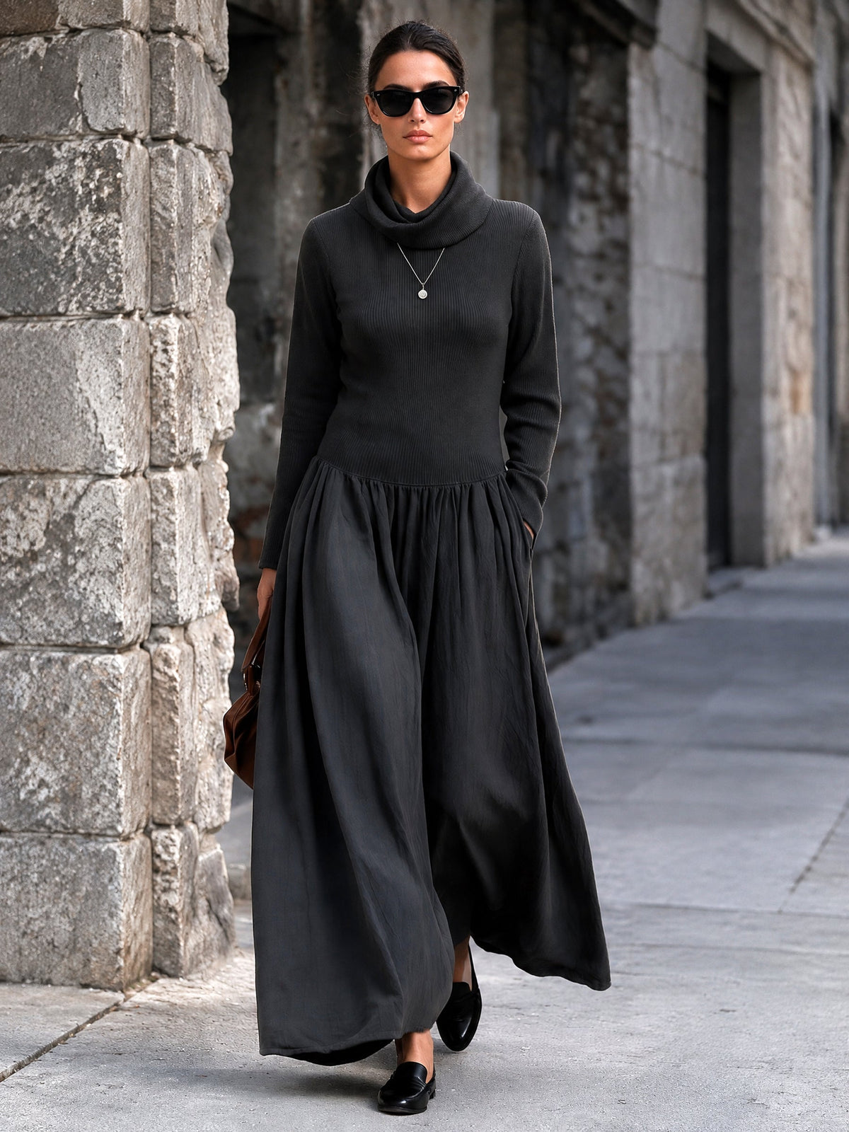 Robe Longue en Maille Grise à Col Roulé et Jupe Large Drapée